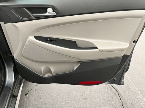 Used 2017 Hyundai Tucson SE w/ SE Popular Package 02 AWD/4WD image 28