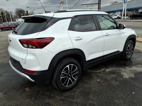 Used 2025 Chevrolet TrailBlazer LT image 2