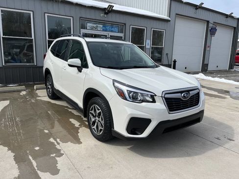 Used 2019 Subaru Forester Premium w/ All-Weather Package image 3
