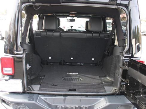 Used 2016 Jeep Wrangler Unlimited Rubicon image 28