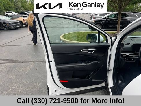 Certified 2026 Kia Sportage EX w/ EX Panorama Roof Package FWD image 24