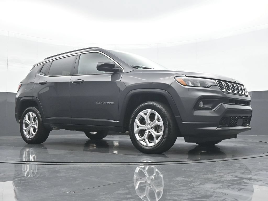 Used 2024 Jeep Compass Latitude AWD/4WD image 32