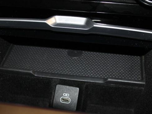 Used 2023 Land Rover Range Rover SE image 34