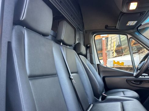 Used 2024 Mercedes-Benz Sprinter 2500 image 19