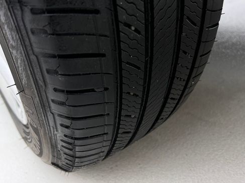 Used 2018 Cadillac XT5 Platinum w/ Driver Assist Package image 30