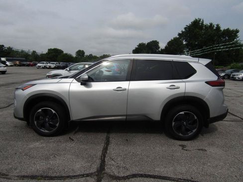 Used 2024 Nissan Rogue SV w/ SV Premium Package AWD/4WD image 4