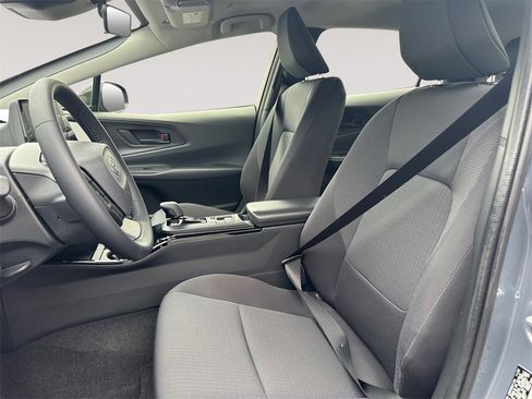 Used 2024 Toyota Prius LE image 9
