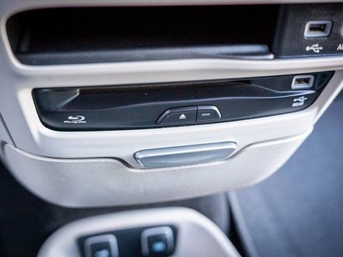 Used 2017 Chrysler Pacifica Touring-L Plus image 26