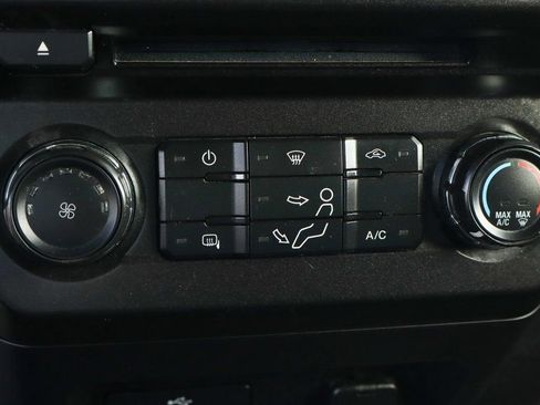 Used 2017 Ford F550 2WD Regular Cab Super Duty image 40