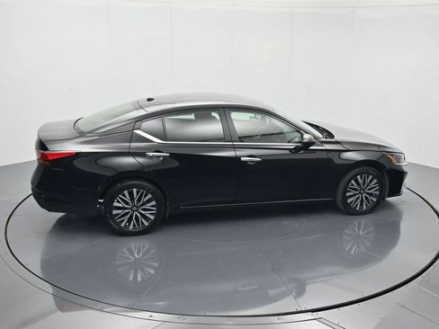 Used 2025 Nissan Altima 2.5 SV FWD image 31