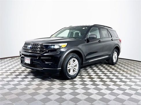 Used 2020 Ford Explorer XLT w/ Comfort Package image 2