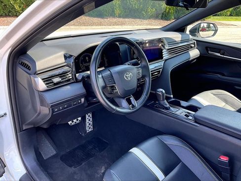 Used 2025 Toyota Camry SE FWD image 8