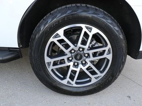 Used 2025 Ford Expedition Active AWD/4WD image 8