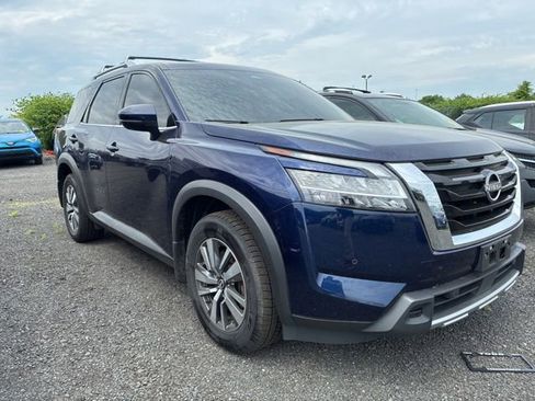 Certified 2024 Nissan Pathfinder SL AWD/4WD image 3