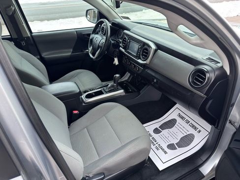 Used 2017 Toyota Tacoma SR5 w/ Tow Package image 31