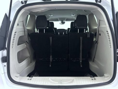 Used 2022 Chrysler Pacifica Touring-L FWD image 20