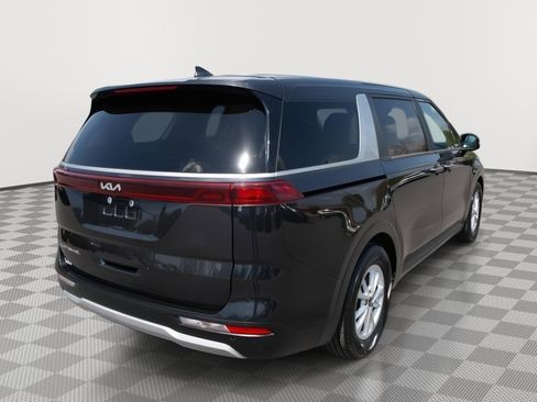 Used 2022 Kia Carnival LX image 5
