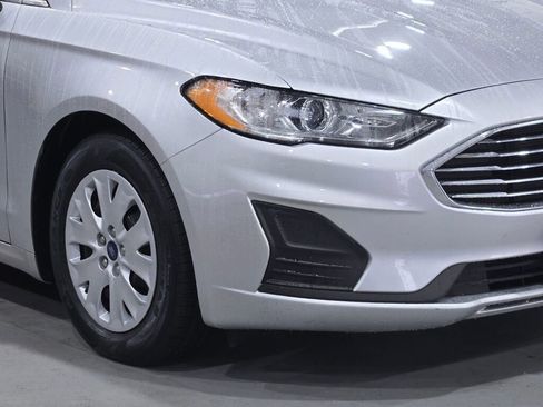 Used 2019 Ford Fusion S image 3