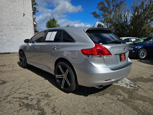 Used 2011 Toyota Venza w/ Premium Pkg #2 image 3