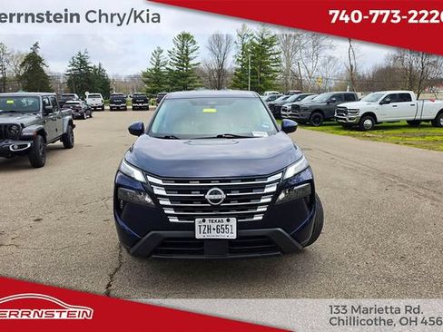 Used 2024 Nissan Rogue SV FWD image 2