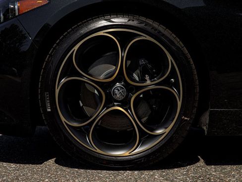 New 2025 Alfa Romeo Giulia w/ Driving Assist Package image 13