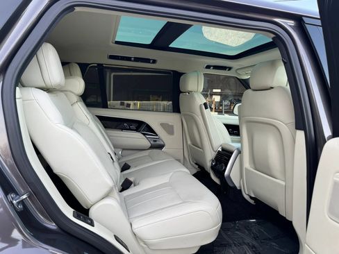 Used 2025 Land Rover Range Rover Long Wheelbase SE AWD/4WD image 31