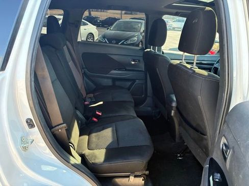 Used 2018 Mitsubishi Outlander LE image 17