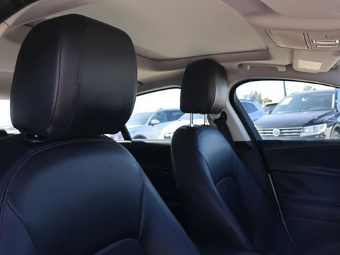 Used 2019 Jaguar XE Premium image 11