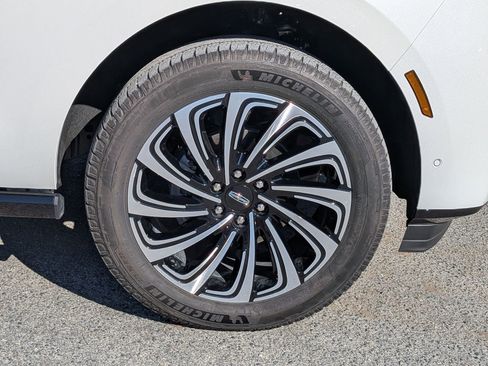 Certified 2025 Lincoln Navigator L Black Label image 12