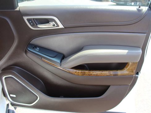 Used 2016 GMC Yukon Denali RWD image 11