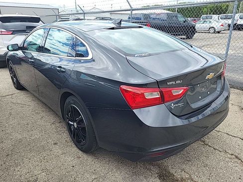Used 2017 Chevrolet Malibu LT FWD image 3