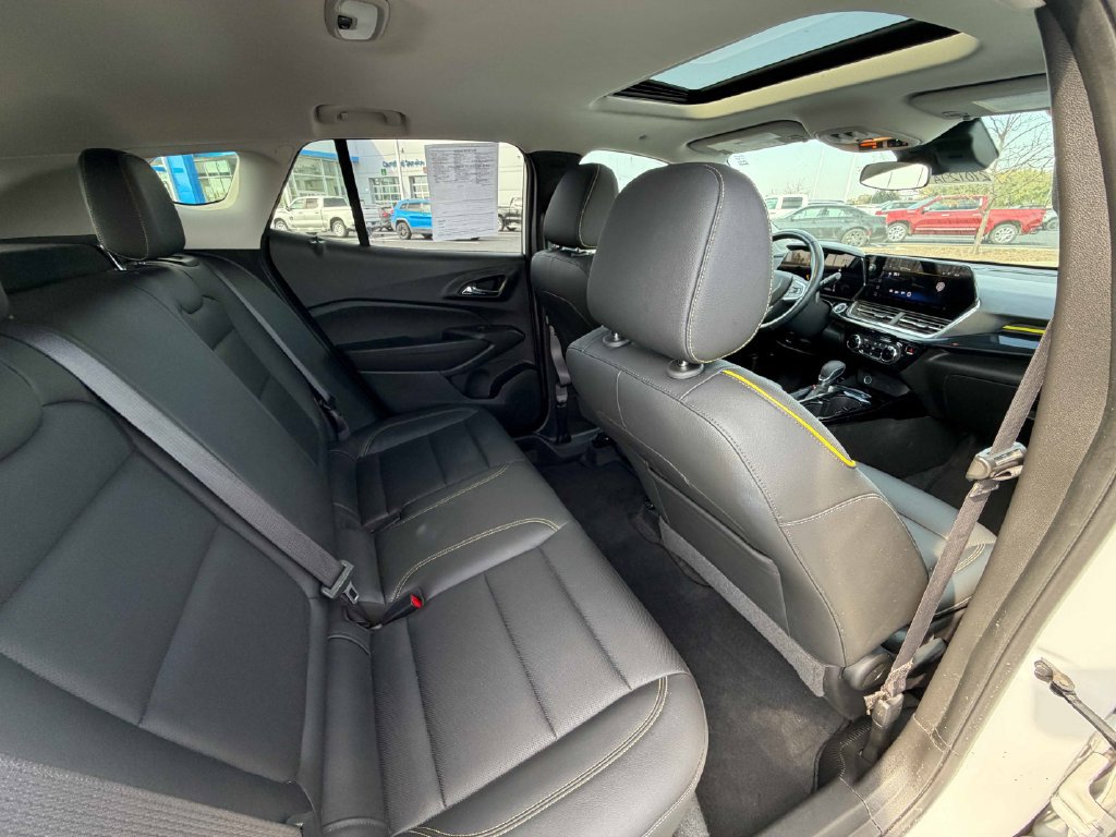 Used 2024 Chevrolet Trax ACTIV w/ Sunroof Package FWD image 25
