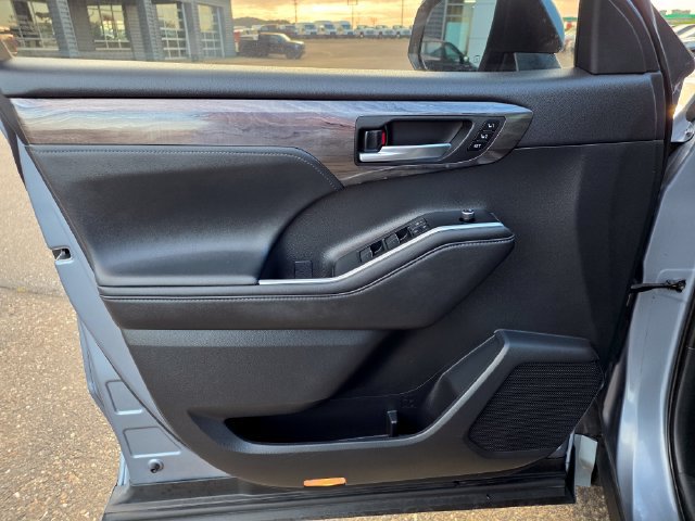 Used 2020 Toyota Highlander Platinum AWD/4WD image 20