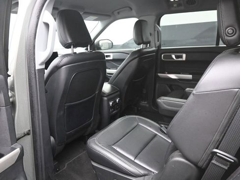 Certified 2020 Ford Explorer XLT w/ Equipment Group 202A image 2