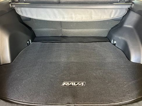 Used 2025 Toyota RAV4 XLE AWD/4WD image 14