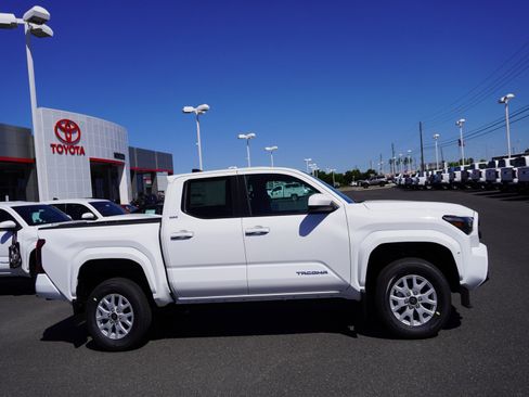 New 2026 Toyota Tacoma SR5 image 4