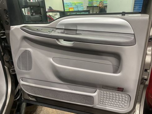 Used 2001 Ford F250 Lariat image 23