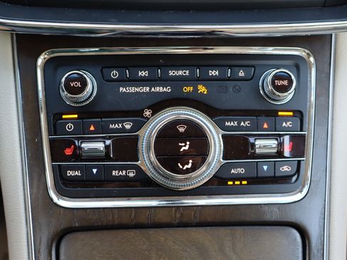 Used 2018 Lincoln Continental Select FWD image 27