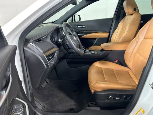 Used 2023 Cadillac XT4 Premium Luxury image 11