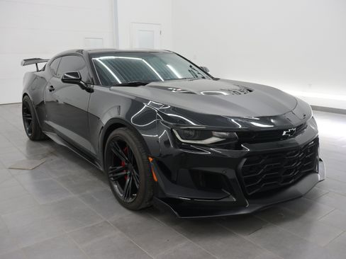 Used 2019 Chevrolet Camaro ZL1 RWD image 2