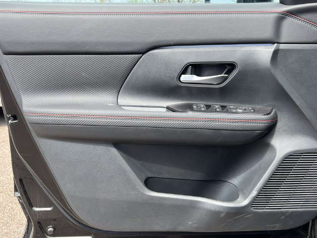 Used 2026 Nissan Kicks SR w/ Cold Weather Package FWD image 11