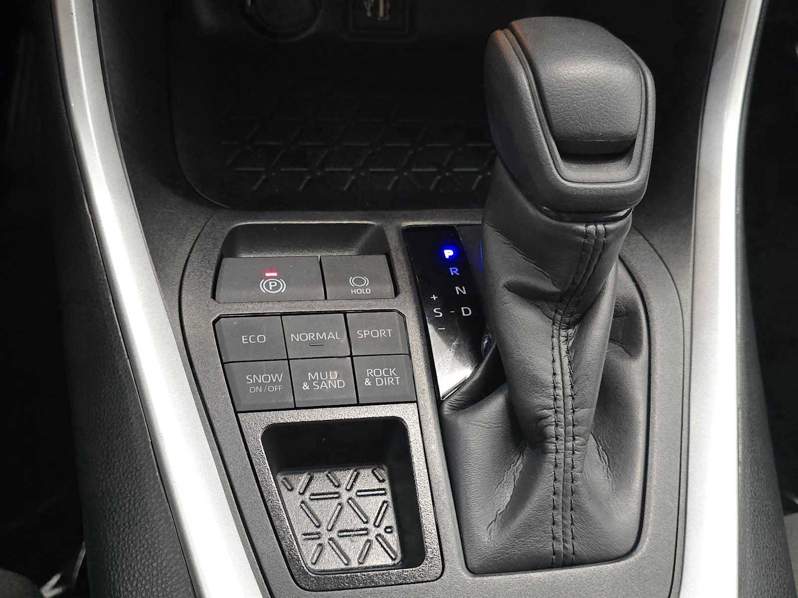 Certified 2025 Toyota RAV4 LE AWD/4WD image 16