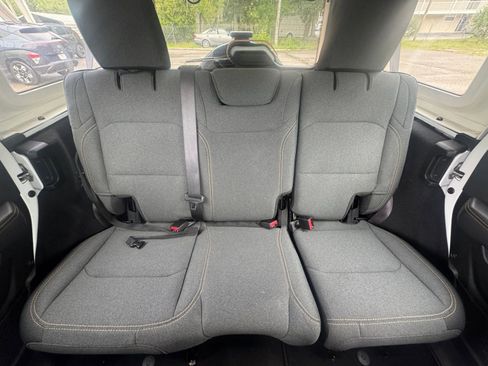 Used 2025 Jeep Wrangler Sahara image 37