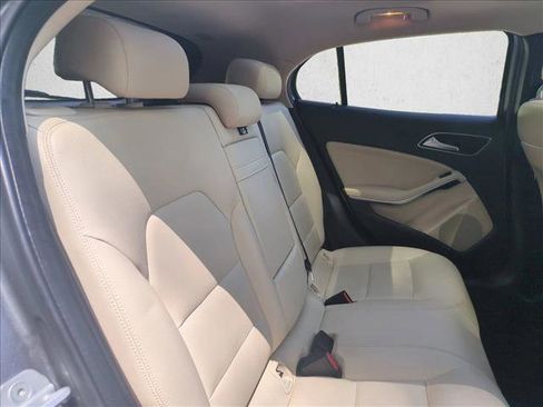 Used 2015 Mercedes-Benz GLA 250 image 24