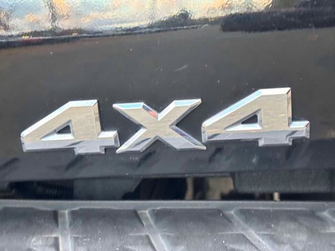 Used 2022 Nissan Titan S image 12