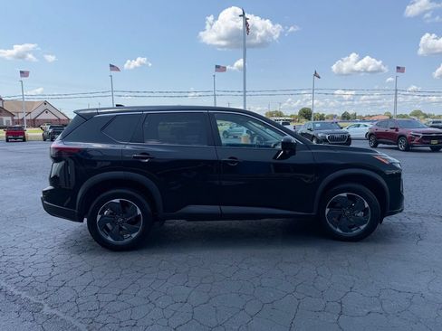Used 2025 Nissan Rogue SV AWD/4WD image 4