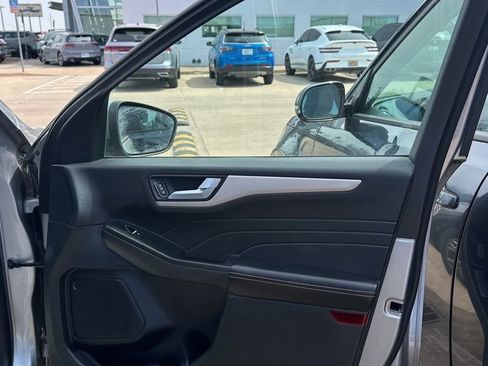 Used 2022 Ford Escape SEL image 18