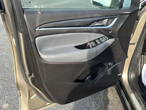 Used 2020 Buick Enclave Premium image 16