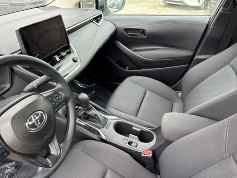 Used 2025 Toyota Corolla LE image 40