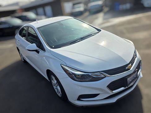 Used 2017 Chevrolet Cruze LT w/ Convenience Package FWD image 7